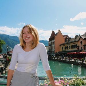 Meet your Posher, Lily